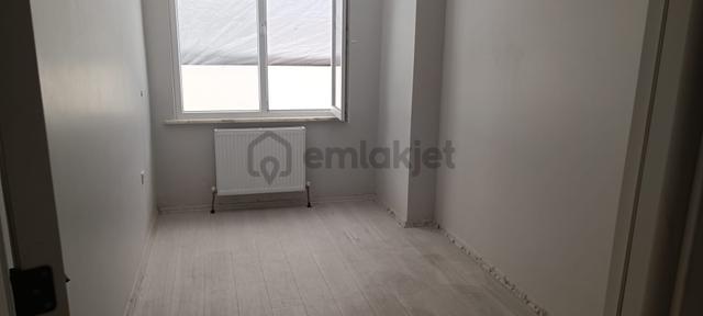 Avcılar Gümüşpala Mah Satılık 2+1.87 M2 Bahçeli Griş Kat Daire 5