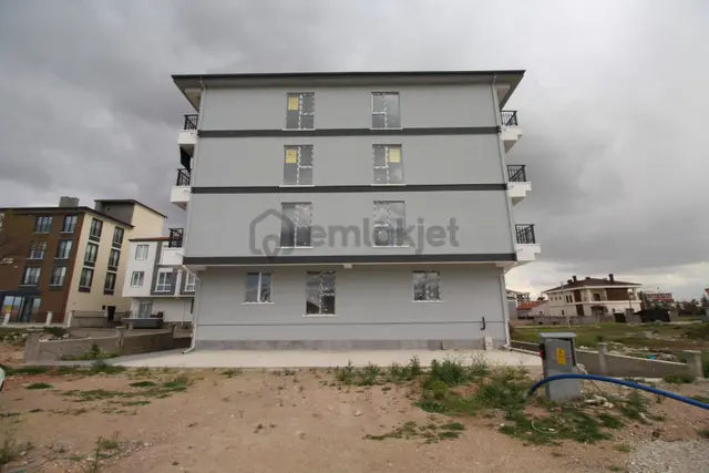 Aksaray Aratol Bahçeli Konumu Güzel Eşyasız Eşyasız 2+0 Daireler 3