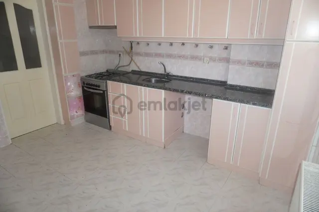 Ataşehirde Satılık 3+1 Doğalgaz Kombi+balkonlu+asansörlü Çiğli Serkan Emlak Dan 2