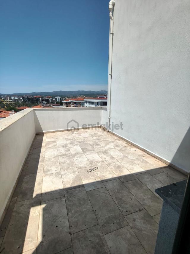Menderes Turyap'tan Atatürk Cd Üzeri 4+1 Kiralık Çatı Dublexi 2