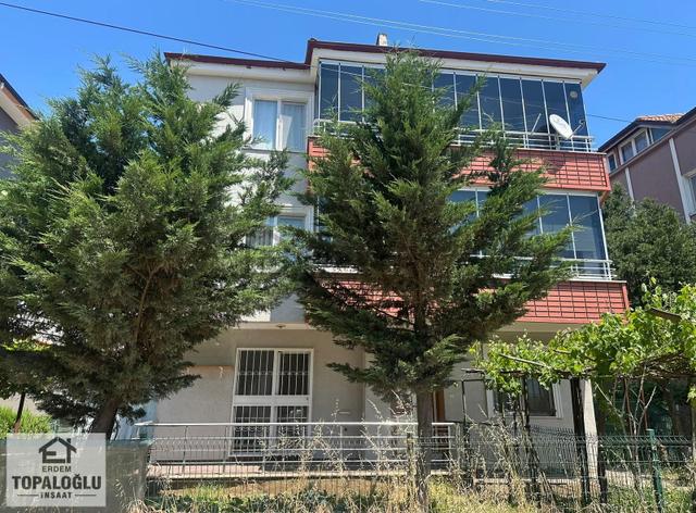 *tamamen Müstakil Bahçeli Bir Yaşam*geniş M2 Satılık 1+1 Daire 2