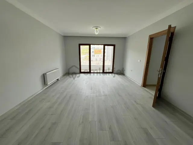 Akgedik Zeki Emlak'tan 1. Etap Çarşıda Satılık 2+1 Geniş Daire 2