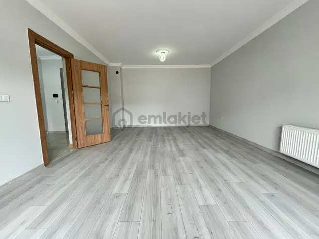 Akgedik Zeki Emlak'tan 1. Etap Çarşıda Satılık 2+1 Geniş Daire 5