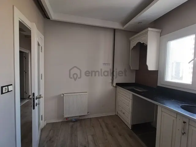Atıcı'dan Belediyenin Yanında Kiralık Kombili 2+1 Daire. 3