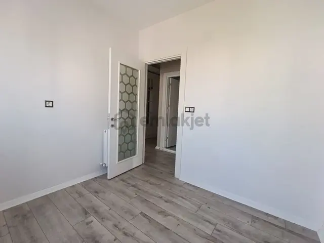 Atıcı'dan Belediyenin Yanında Kiralık Kombili 2+1 Daire. 4