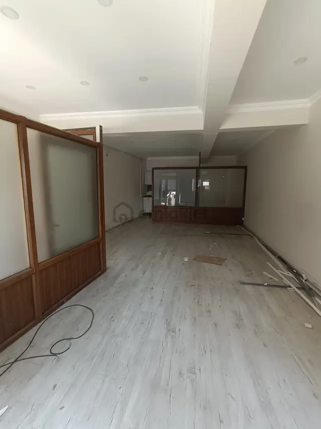 Başlık: Bayrampaşa Maltepe'de Sanayinin Kalbinde Tabela Değeri Yüksek Kiralık Showroom & Mağaza 3
