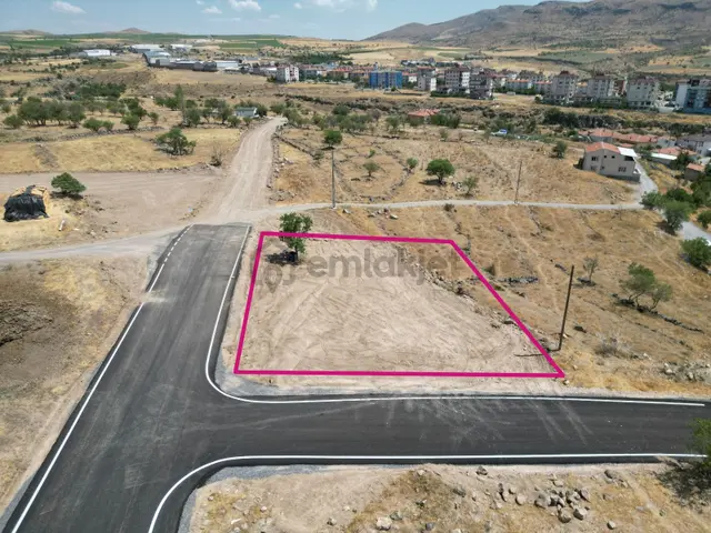 Öz Gaye Emlaktan Develi Gölemen Mevkiinde Satılık Köşe Başı Villa Parseli 3