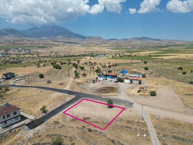 Öz Gaye Emlaktan Develi Gölemen Mevkiinde Satılık Köşe Başı Villa Parseli 4