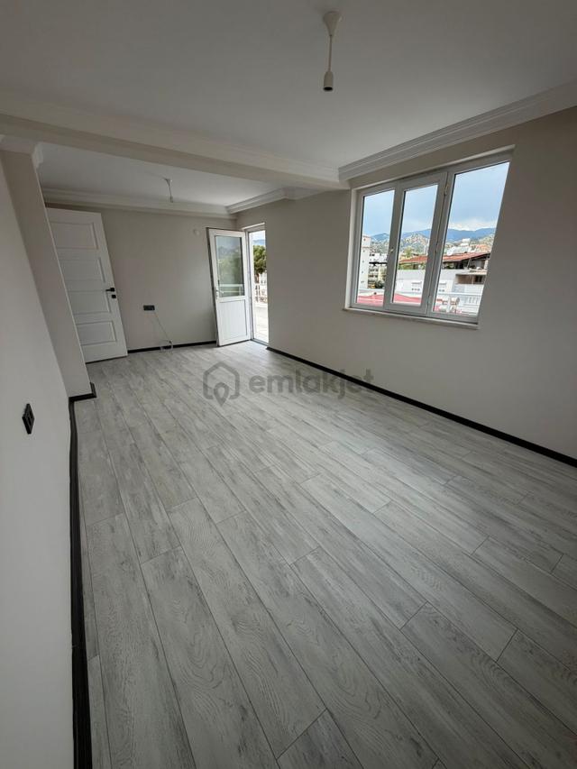 Tetik Emlak’tan Zafer Mahallesi’nde Full Tadilatlı 2+1 Satılık Daire