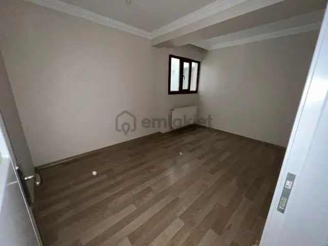 Çözüm Emlak'tan Muradiye İstasyon Caddesi'nde 3+1 Ara Kat Daire 5