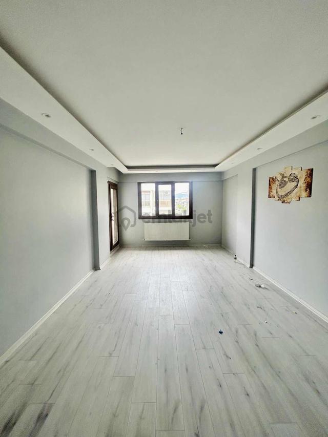 Asil Emlak'tan Muradiye'de Site İçinde 2+1 Kapalı Mutfak Daire 4