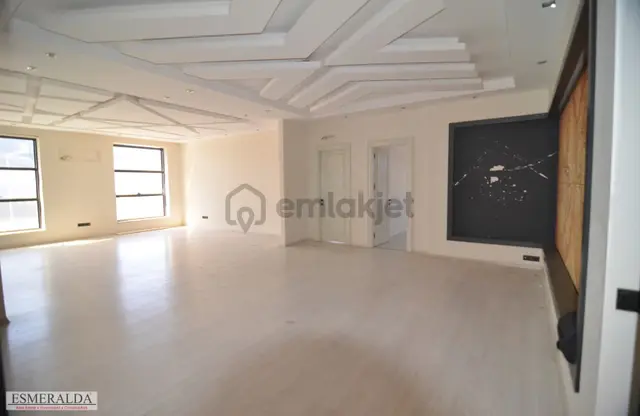 Alanya Oba Mahallesi Plaza'da Kiralık 3+1 Ofis