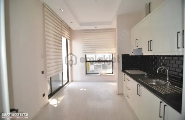 Alanya Oba Mahallesi Plaza'da Kiralık 3+1 Ofis 2