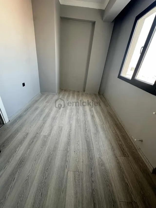 Bayraklı Refik Şevket İnce Mah Kapalı Mutfak 1+1 Daire 2
