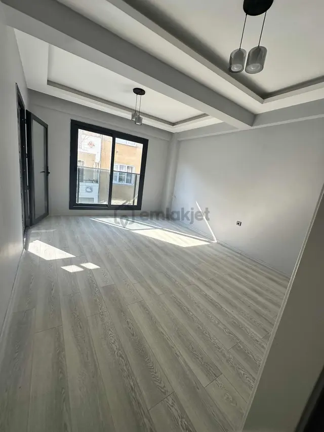 Bayraklı Refik Şevket İnce Mah Kapalı Mutfak 1+1 Daire 3