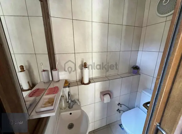 Edremit Merkezinde Müstakil İçi Yapılı 5+1 Satılık Ev 3