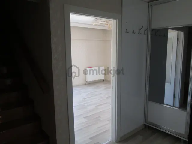 Krc'den Merkezi Konumda Asansörlü Full Yapılı Satılık 4+1 Satılık Dublex 4