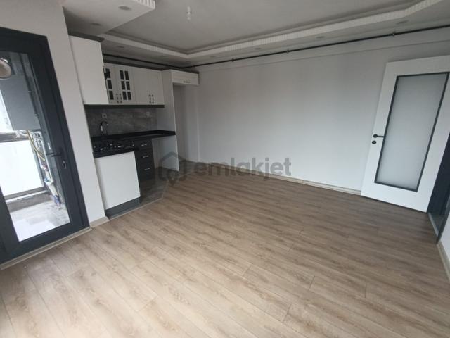 Remax Land'dan Emlaklarda Hürriyet Mahallesinde Kiralık 1+1(boş) 4