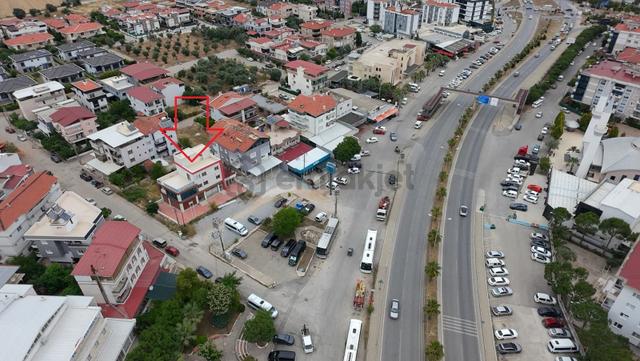Menderes Merkezi Konumda Komple Kirallık Bina 3