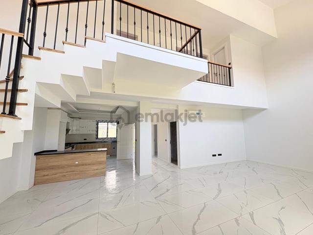 Kemalpaşa; Örnekköy'de, Havuzlu, Sosyal Tesisli Lüks 4+1 Villa 3