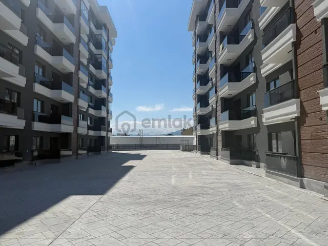 Cumhuriyet Mahallesi'nde Ana Yol Üzerinde Kiralık 1+1 Daire 3