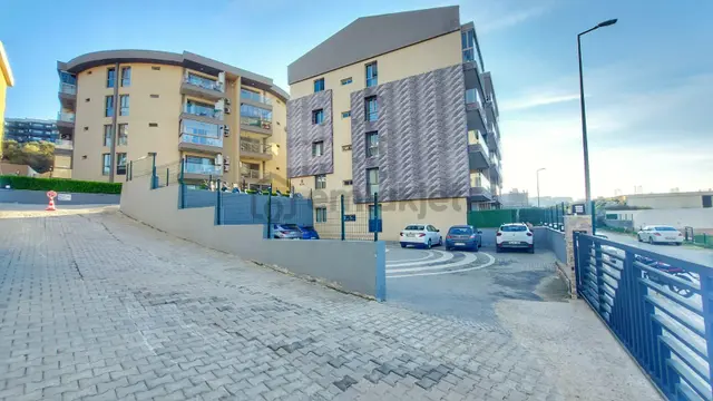 Kuşadası Merkezde Satılık Bahçe Katı Ebeveyn Banyolu 1+1 Daire 2