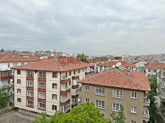 Saimekadın Göbekte Katta Manzaralı Bakımlı 3+1 Kiralık Daire 2