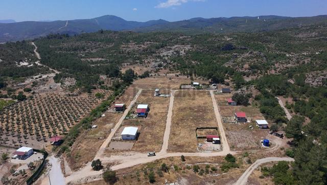 Menderes Dereköy'de Kooperatif Güvencesiyle Satılık Yan Yana 406 M² Parsel 3