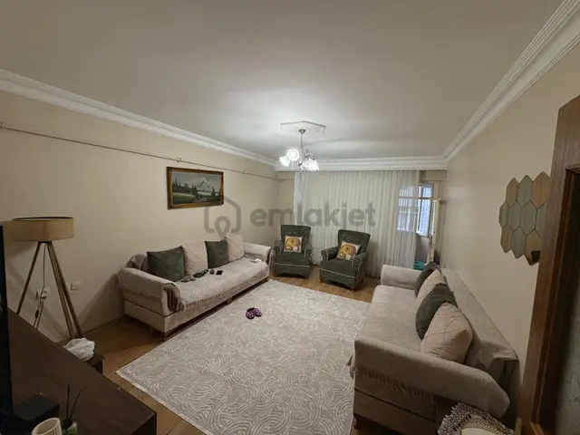 Esenler Ninehatun Mahallesinde /2+1/90m2/3. Kat/ Satılık Daire 3