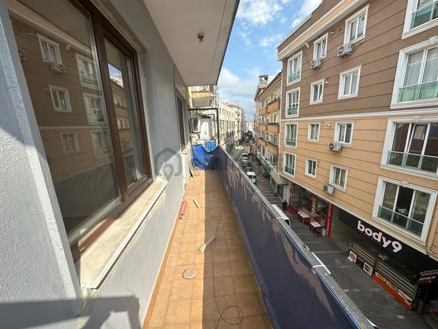 Emniyetevlerin'de Metroya 1 Dk,2+1 Satılık Daire Artum'dan 4