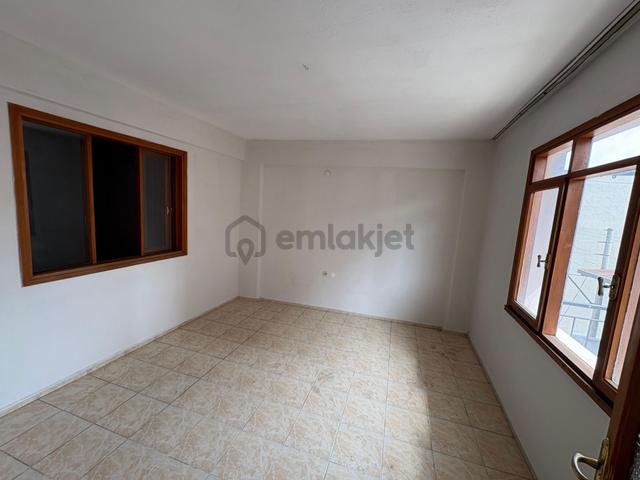 Karabağlarda Merkezi Konumda 3+1 Geniş Aydınlık Daire 5