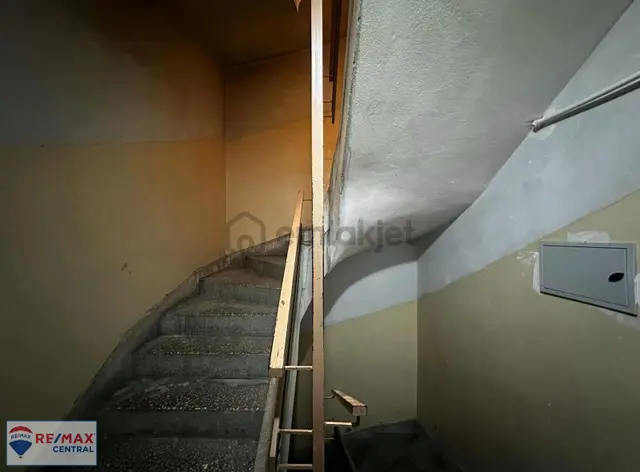 Remax Central Çarşıda Bakımlı Geniş Ayrı Mutfaklı 2+1 Daire 3