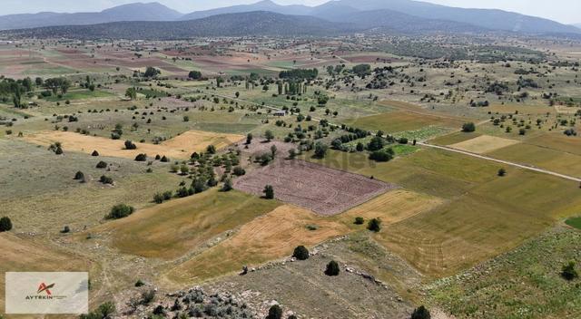 Akören Tülce Mahallesinde 2.825 M² Müstakil Tapulu Tarla 3
