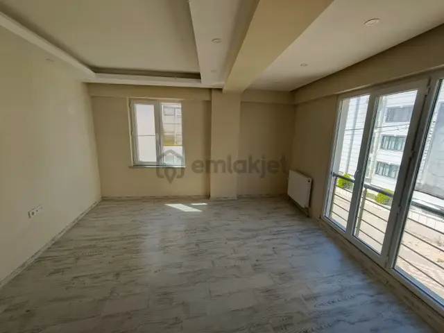 100.yıl Mahallesi İhsaniye Bölgesinde Satılık 2+1 Ara Kat Daire 2