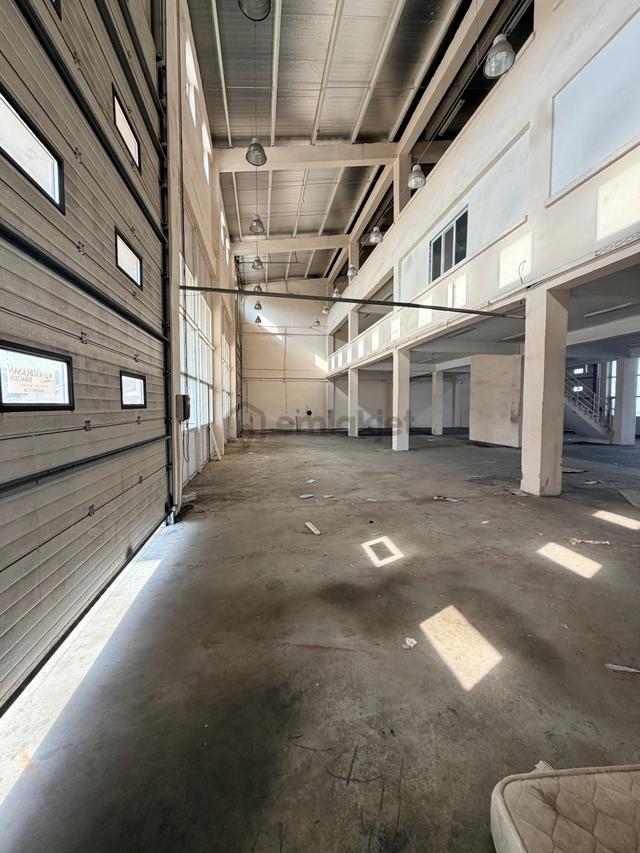 Altıayak Sanayi Bölgesi'nde 4 Adet Tır Giriş Kapısı Bulunan 1.200 M² Ticari Alan Kiralık. 5