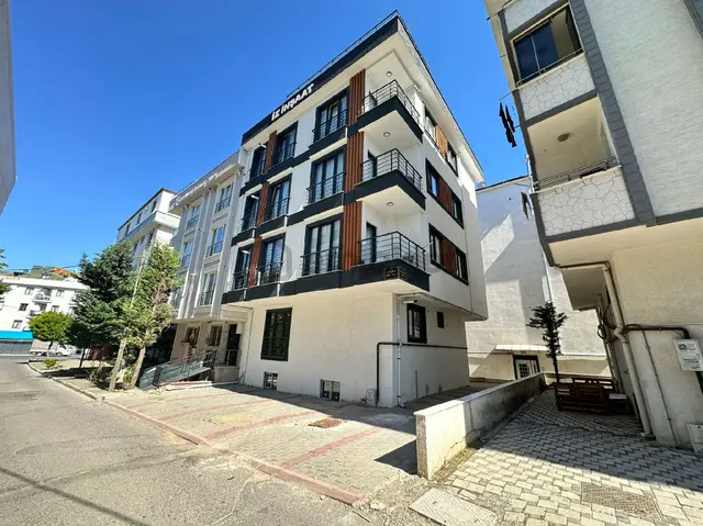 Sancaktepe Abdurrahmangazi'de Satılık Geniş 4+1 Daire| 150m2 2
