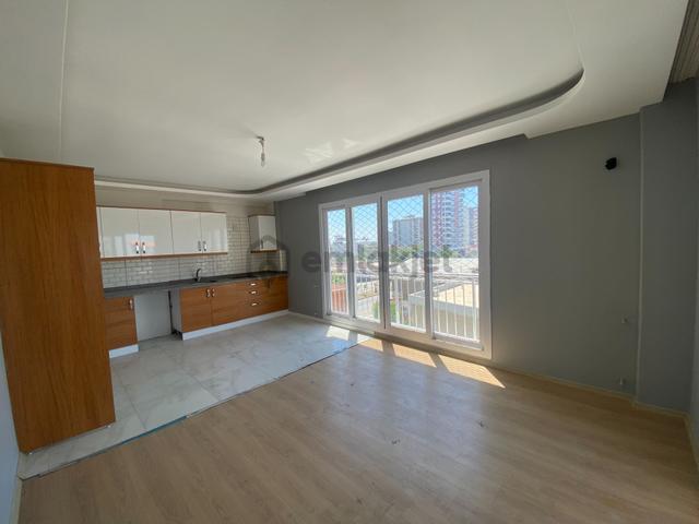 Karataş Caddesinde 3+1 165 M2 Çift Banyo İskanlı Hasarsız Daire 4