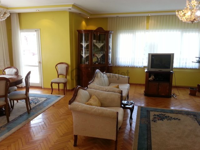 Gayrettepe'de 150m2, Otoparklı, Asansörlü, Ferah Kiralık Daire