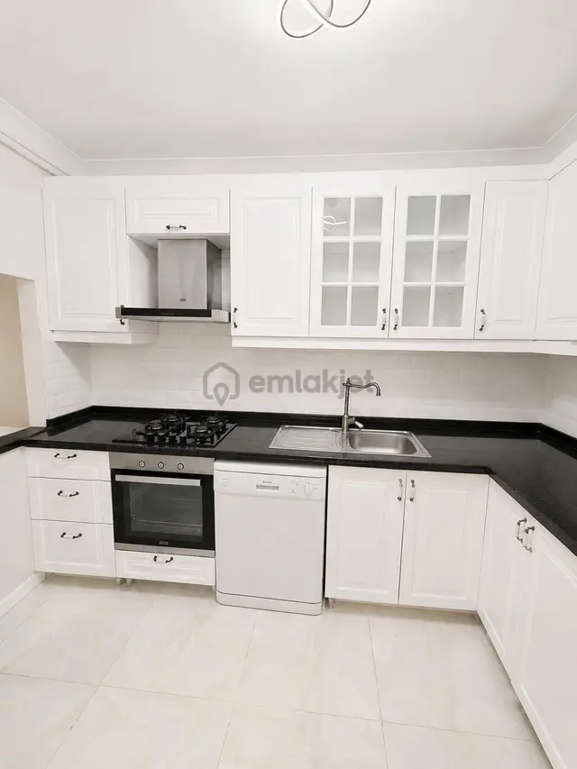 Altıntepe Gözde Konum'da Yüksek Kredili Ara Kat Geniş 2+1 1