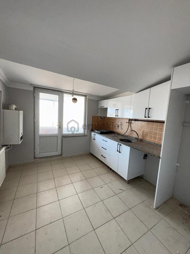 Cerrahpaşa Emlaktan Esenyurt'ta Geniş Balkonlu Kiralık 2+1 Daire 4