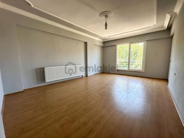 Kemalpaşa Sekiz Eylülde Satılık 3+1 Daire 140m2 1