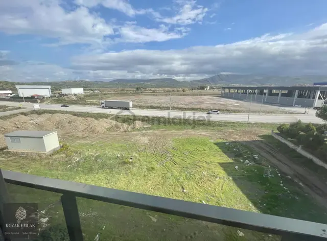 Ayvalık Altınovada Havuzlu Sitede Kiralık Eşyasız Daire 3