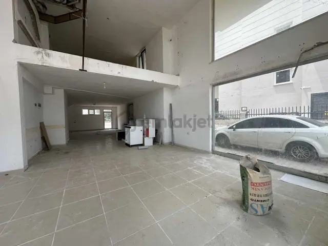 Aktoprak'ta 150m2 Asma Katlı Tramvaya Yakın Kiralık Dükkan