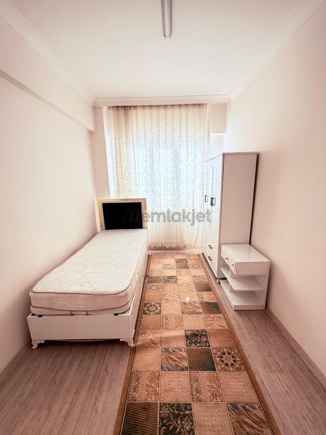 Hadi Gayrimenkulden Beyaz Köşk Düğün Salonu Yanında Kiralık 1+1 3