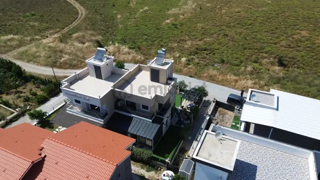 Veri'den Borabora Yakınında 3+1, Teraslı, Kış Bahçeli Satılık Villa! 3