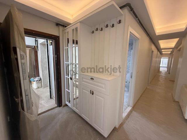 Bal Gayrimenkul'den Atatürk Caddesi Üzeri Sıfır 3+1 Ofis&daire 4