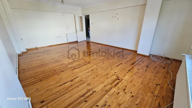 Göçmen Gayrimenkul'den Çarşı Merkezde 3+1 Kiralık Daire 4