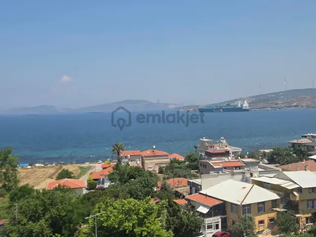 Yenifoça'da Deniz Manzaralı Müstakil Bahçeli Satılık Tripleks 2