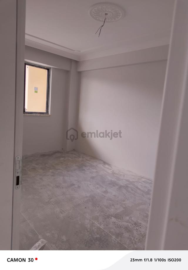 Bahçelievler Mah.adliye Binası Karşısında 1+1 Satılık Büro 4