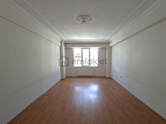 Recep Ümit Emlak'tan Yenibağlar Mahallesi Seylap Ve Yılmaz Büyükerşan Blv. Yakını Kiralık 3+1daire 2